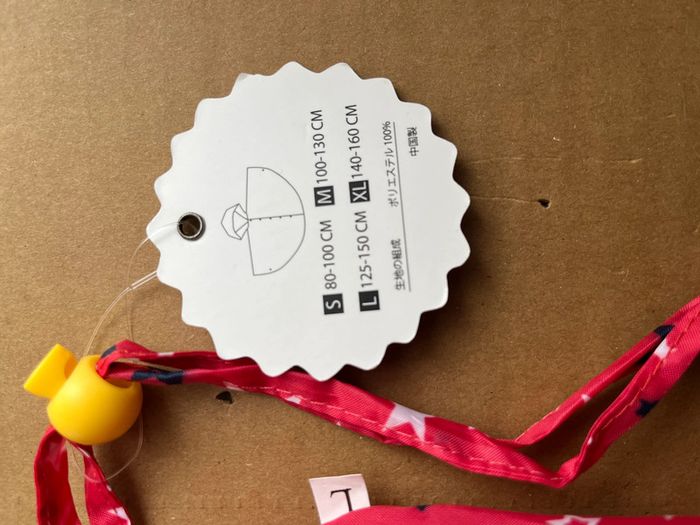 Poncho à capuche imperméable framboise avec des étoiles blanches et bleues marine - photo numéro 2