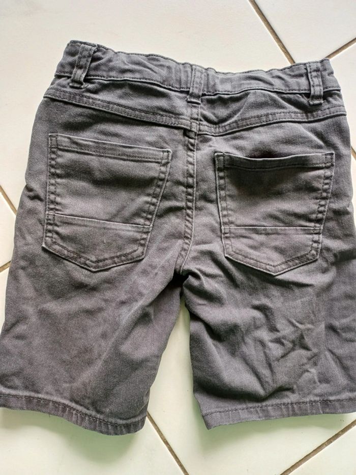 Magnifique Short en jean 8 ans garçon - photo numéro 5