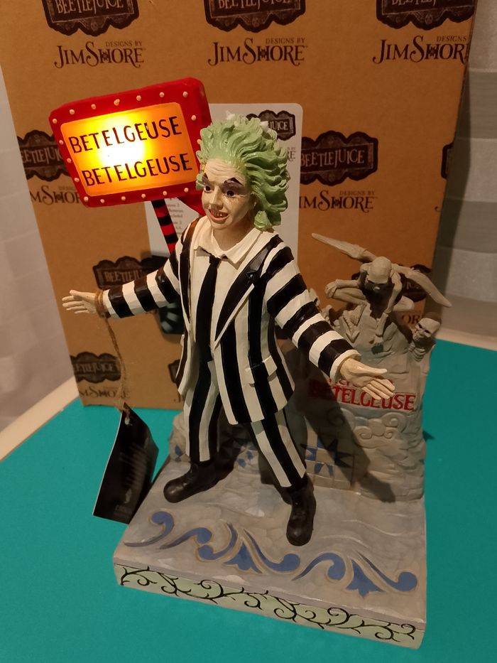 Figurine Lumineuse Beetlejuice sur sa Tombe – Jim Shore Officielle - photo numéro 2