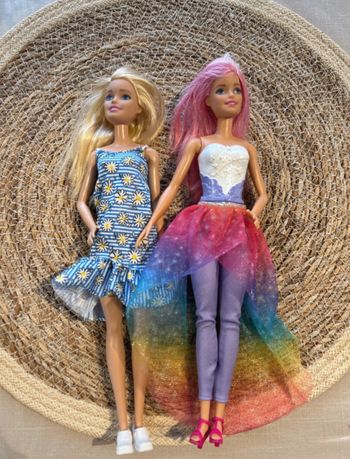 Lot 2 barbies
