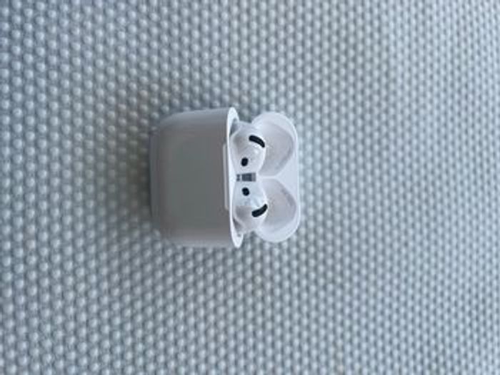 Air pods 4 avec réduction de bruit - photo numéro 8