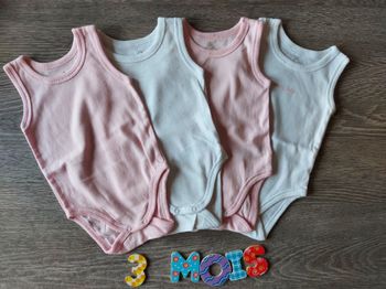 Lot de 4 bodies sans manches