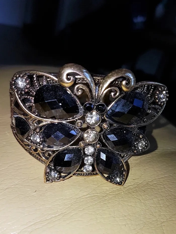 Bracelet doré et noir