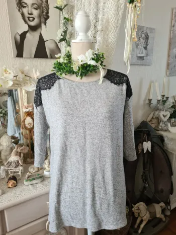 Haut gris dentelle noire Etam Taille M