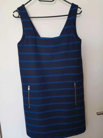 Robe  Moulante Mango taille  34 36