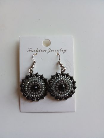 Boucle d'oreille fantaisie femme neuve, pendante, idée cadeau de Noël