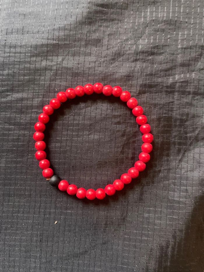 Petit bracelet rouge