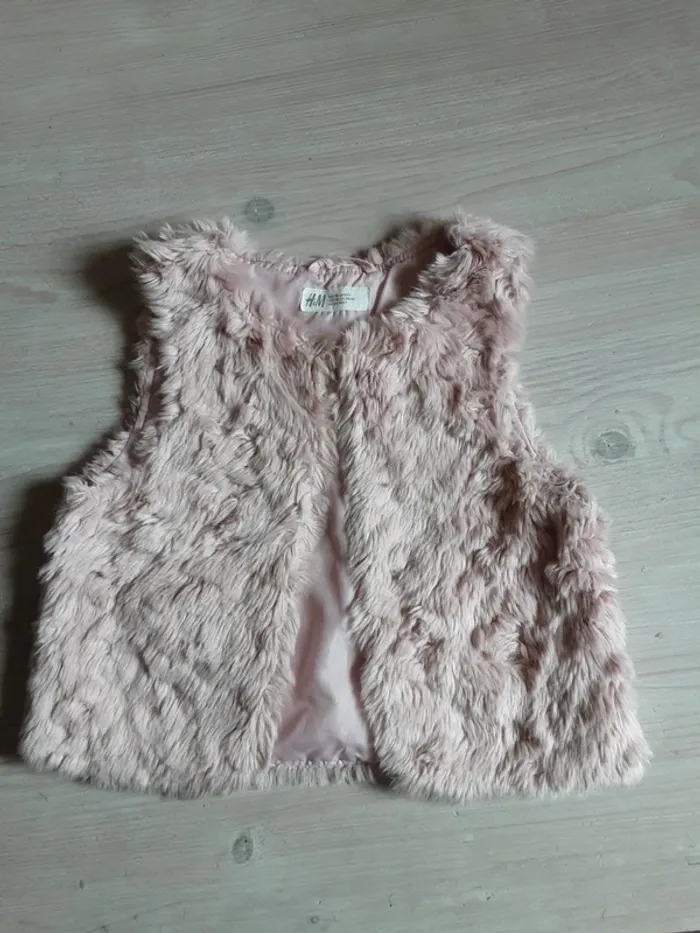 Gilet fourrure rose pâle T. 8-9 ans