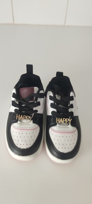 Chaussure neuve 
Taille 24