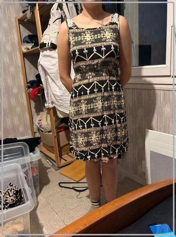 Tres  jolie  robe cintrée  coloree  taille 40/42