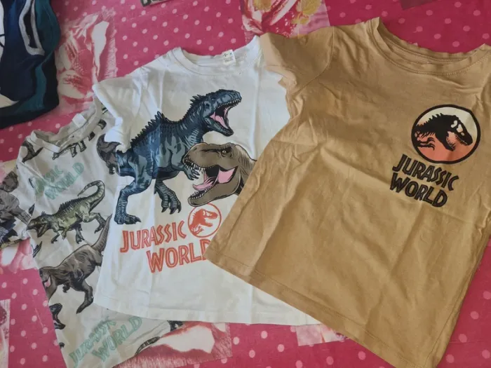 Lot de 3 tee-shirt jurassic world 5/6 ans H&M