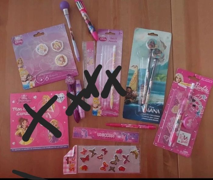 Gros lot de fournitures Disney Princess et Barbie Neuf