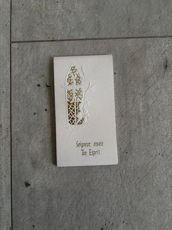 Lot 12 cartes catholiques en relief