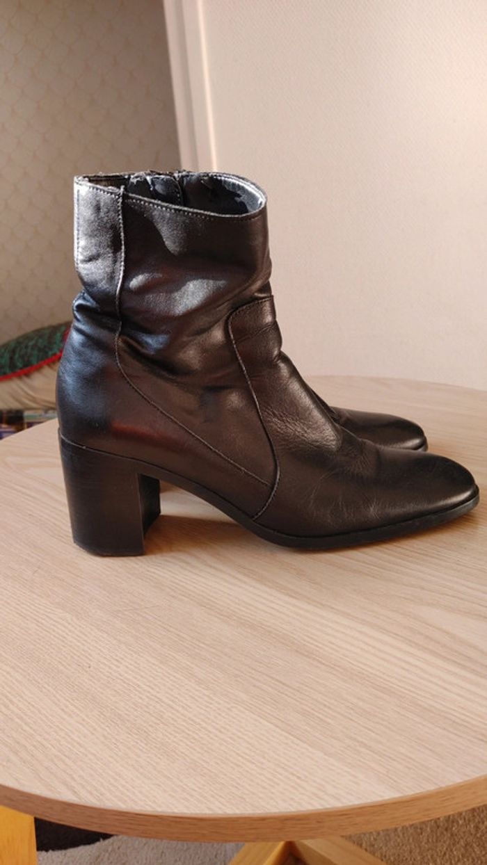 Bottine en cuir noire talon carré bout rond carré confortable