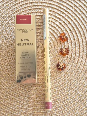 Rouge à lèvres  + crayon lèvres revolution pro