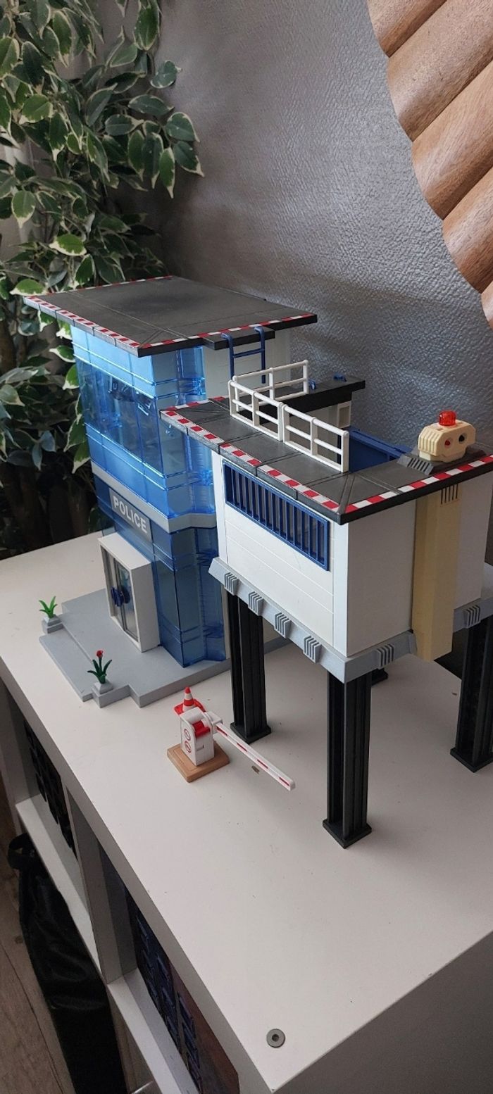 Commissariat de police playmobil grand modèle - photo numéro 9