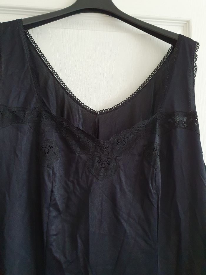 Fond de robe noir avec dentelle taille 58 - photo numéro 2