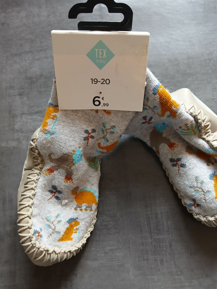 chaussons chaussettes dinosaure antiderapants 19/20 - photo numéro 2