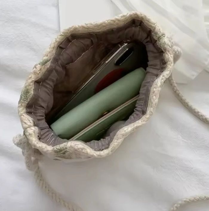 Joli petit sac bourse brodé fleuri Easy Clothes Beebs by Kiabi