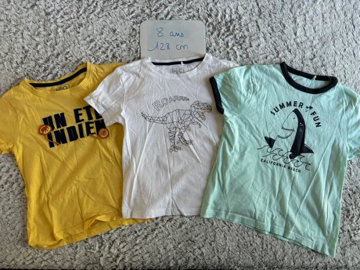 Lot 3 t-shirts 8 ans