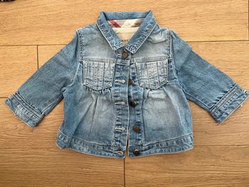 Vends veste fille Burberry très bon état 6 mois