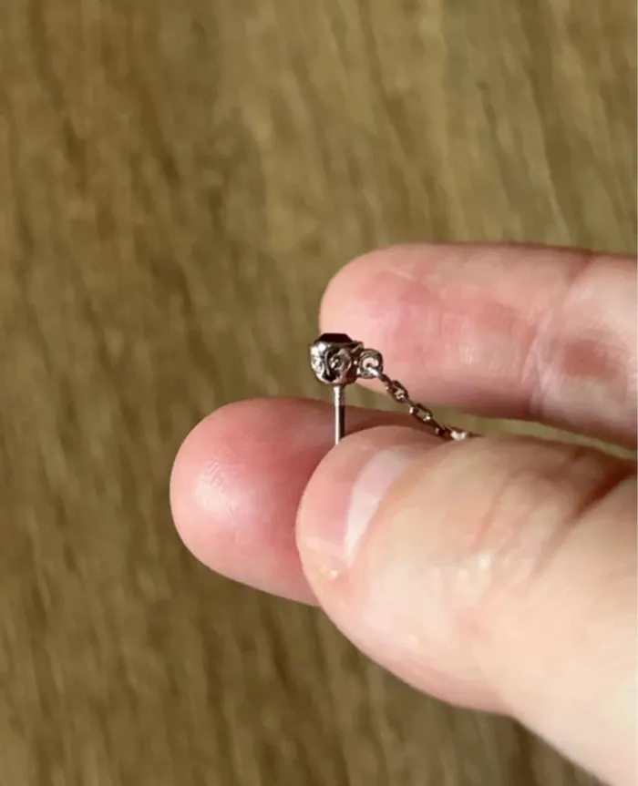 Boucles d’oreilles Swarovski / Modèle pendantes / très bon état / couleur ton rose rouge - photo numéro 4