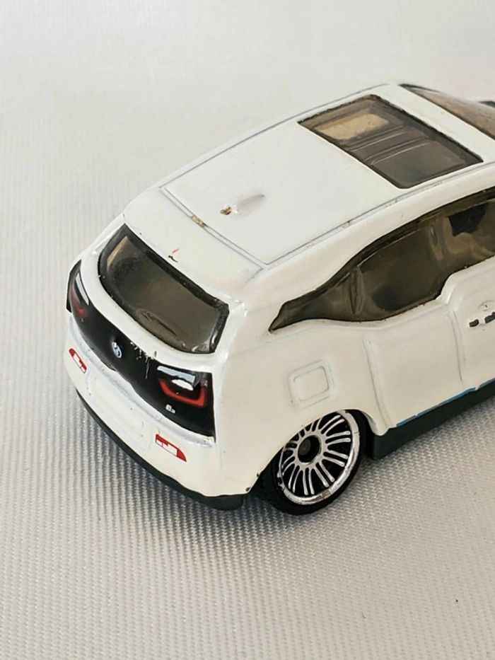 Voiture miniature Matchbox BMW i3 blanche - photo numéro 5