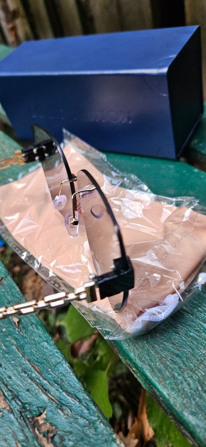 Magnifique lunettes de soleil Louis Vuitton neuf - photo numéro 10
