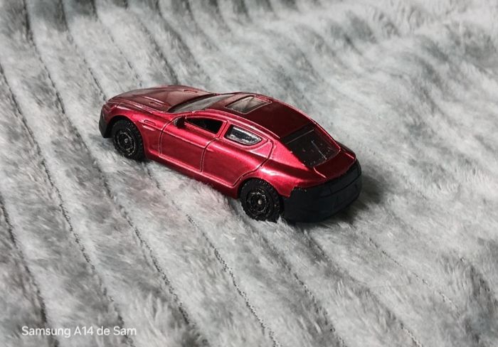 Voiture bordeaux - photo numéro 2