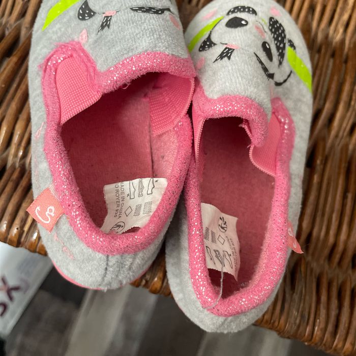 Très jolie paire de chaussons fille taille 22 - photo numéro 3