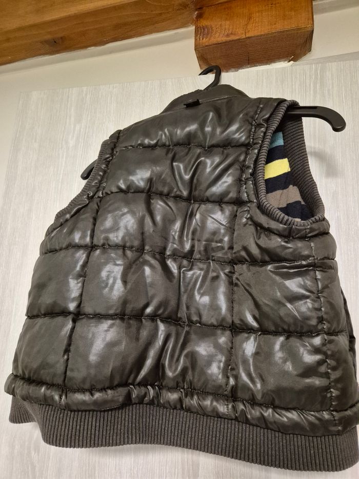 Lot de 2 vestes sans manches 6ans - photo numéro 2