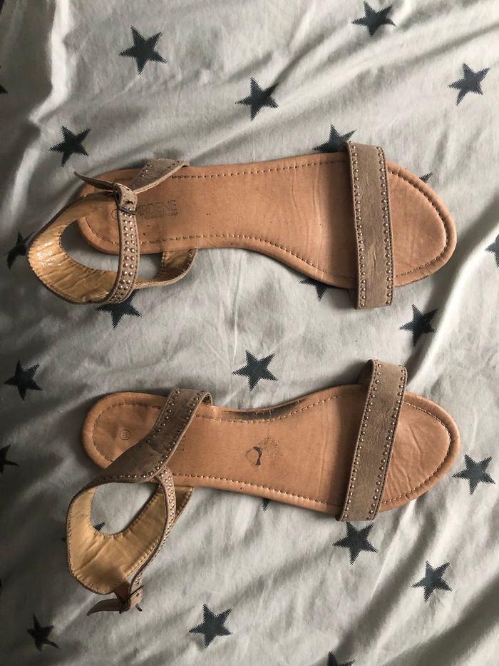 Jolie sandale confortable taille 40/41