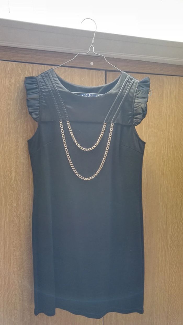 Robe noire bi matière avec chaînettes - photo numéro 2