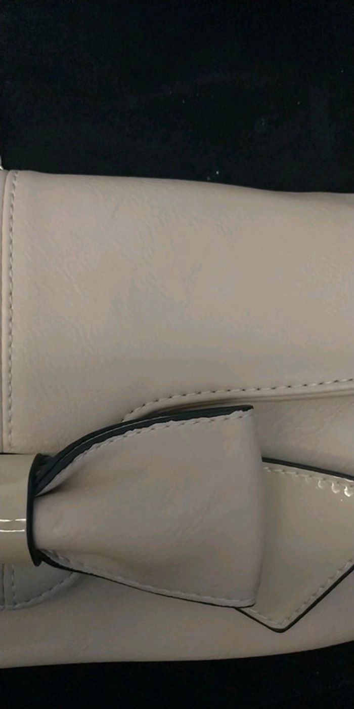 Sac à main / Pochette beige bandoulière chaîne - photo numéro 3