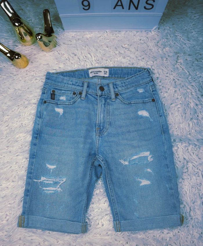 Bermuda en jean bleu clair délavé Garçon taille 9/10 ans marque Abercrombie 🎸 - photo numéro 2