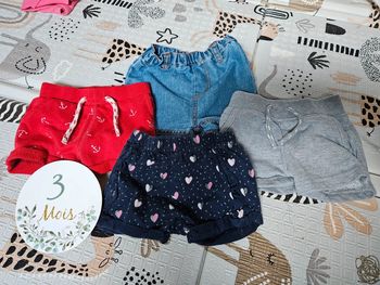 Lot 4 shorts fille 3 mois