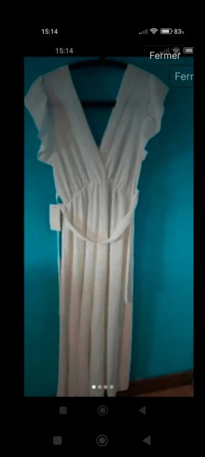 Très belle robe blanc cassé