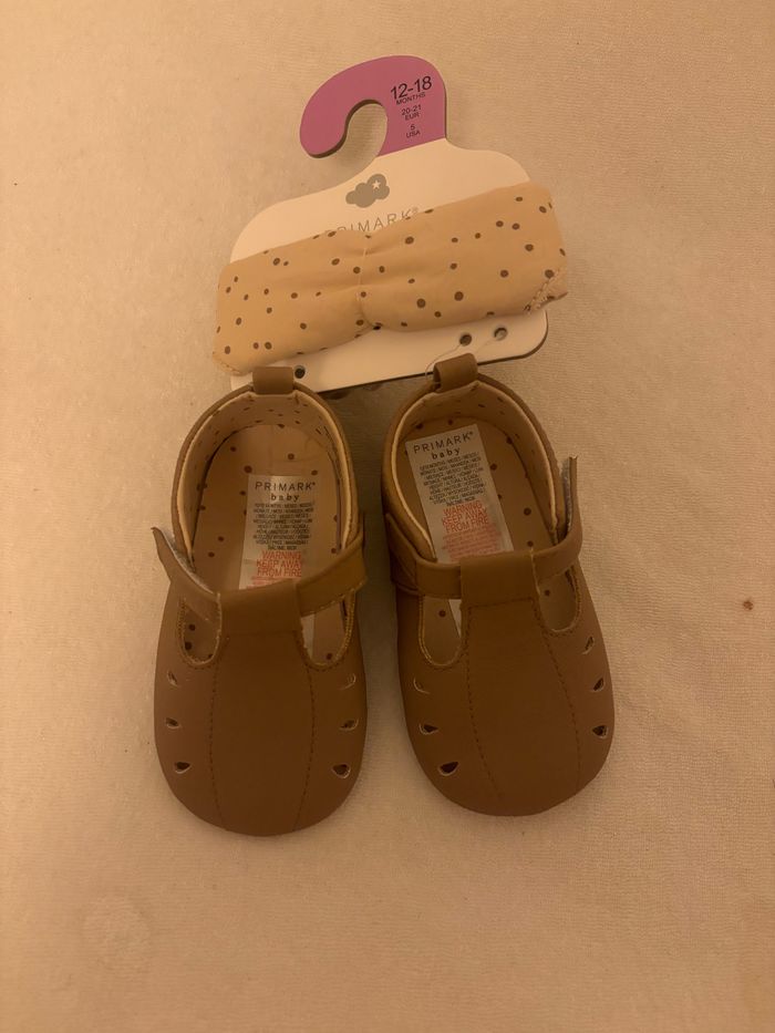 Chaussures neuves