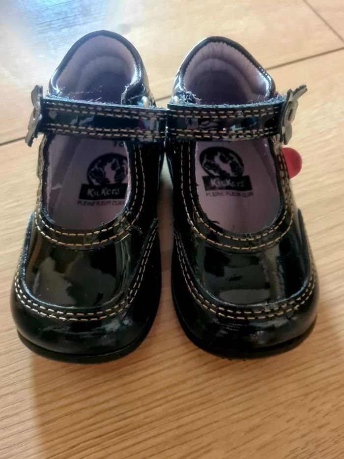 Babies kickers noires vernies