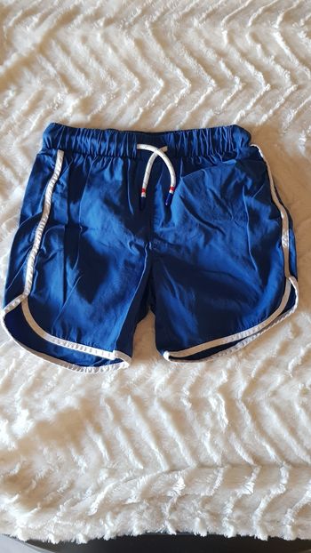 Short bleu
