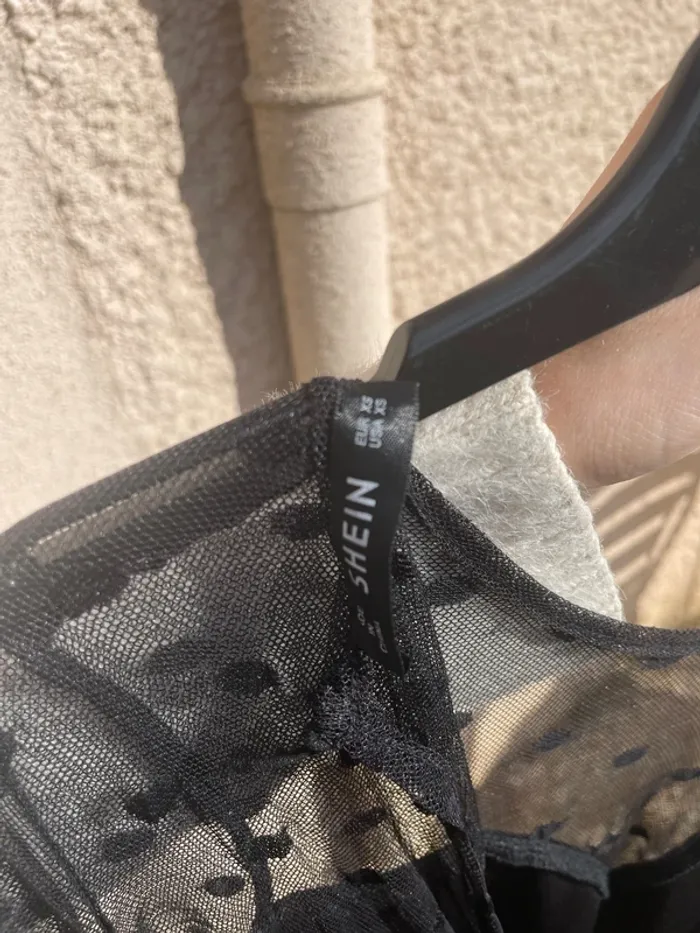 Robe noire dos nu à dentelle – Patineuse XS - photo numéro 6