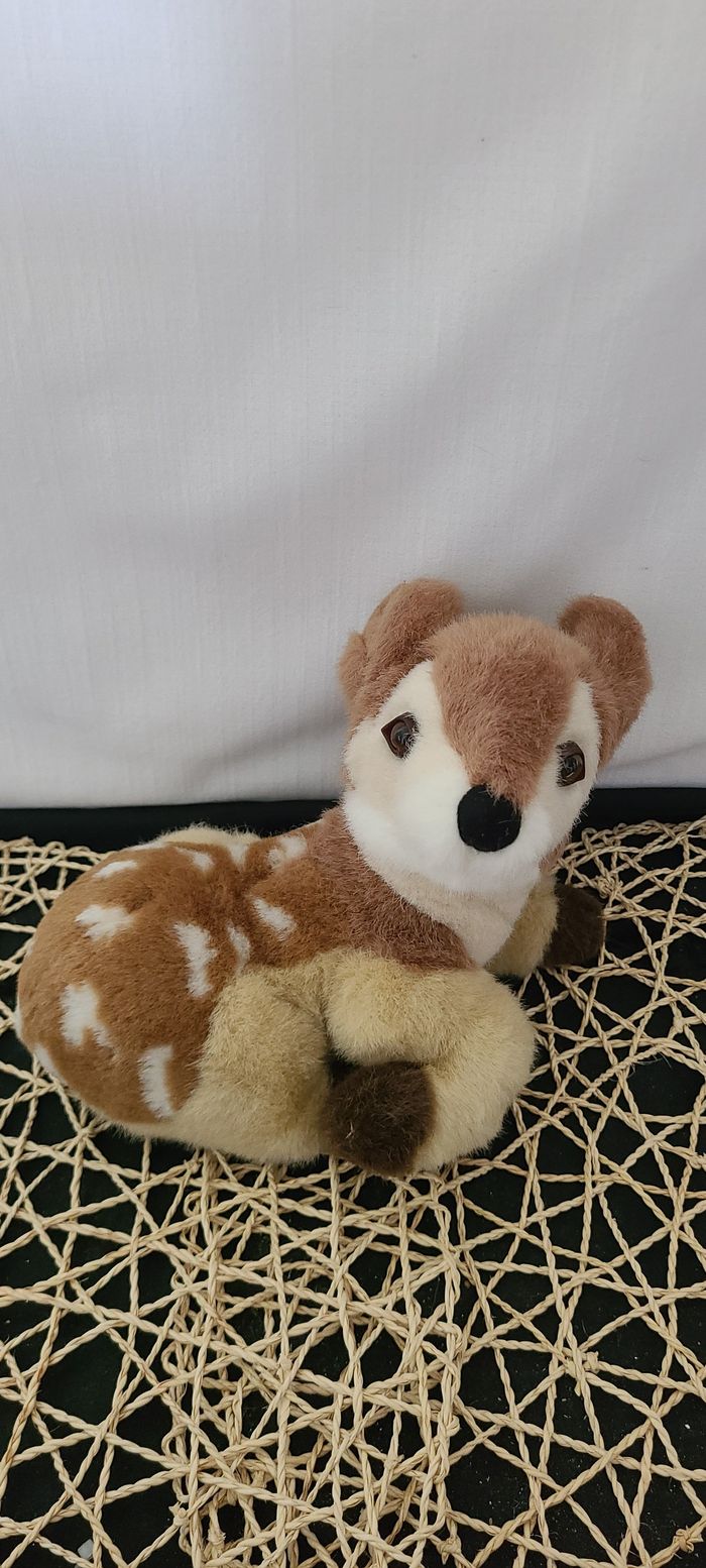 peluche Faon couché stihl