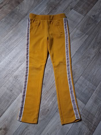 Pantalon fille jegging souple moutarde a bandes dorées 5 ans 