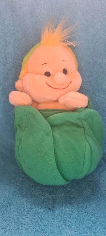 Bébé peluche dans son choux Idéal annonce naissance