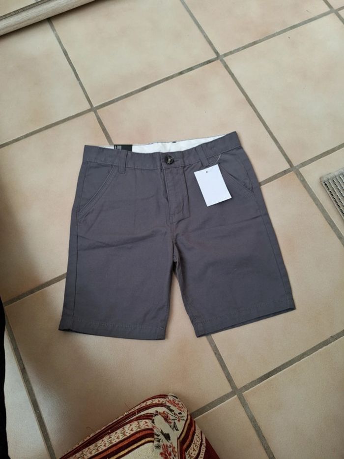 Short gris taille 134