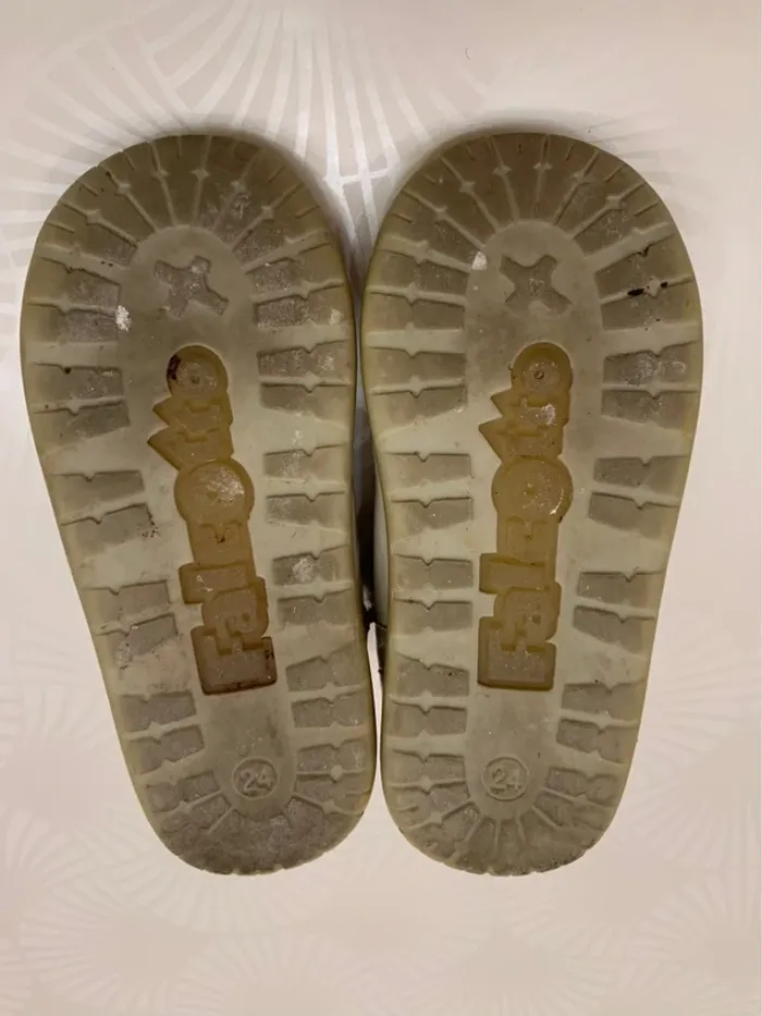 Chaussures fille 24 - photo numéro 5