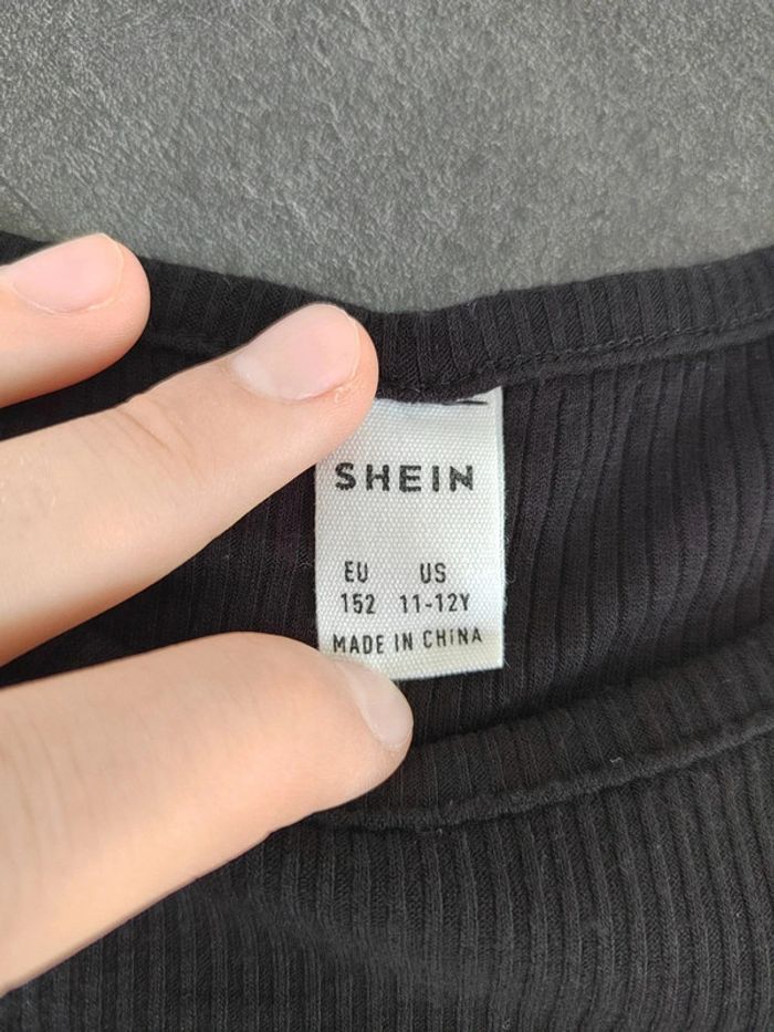 Crop top noir sans manche Shein Taille : 11 / 12 ans Excellent état - photo numéro 2