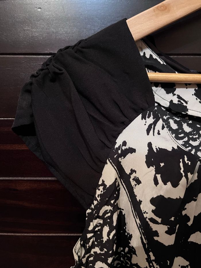 Haut noir et blanc motif abstrait - taille 40 - neuf avec étiquette - photo numéro 3