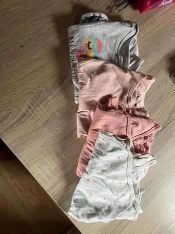Lot 4 body 9 mois