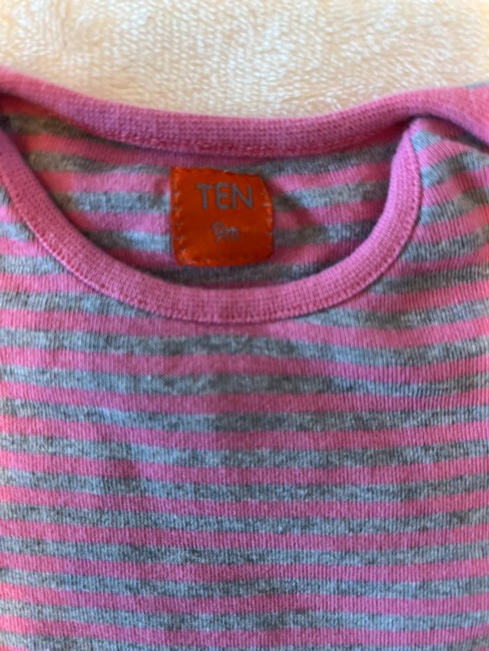 T-shirt taille 9M - photo numéro 2